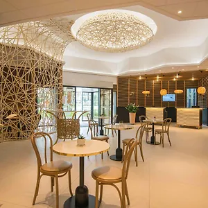 Novotel Arenas Aeroport Отель Ницца