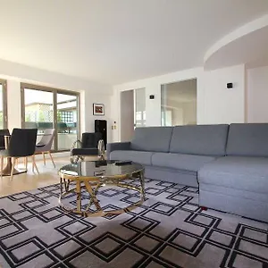 Foch Triomphe Apartment